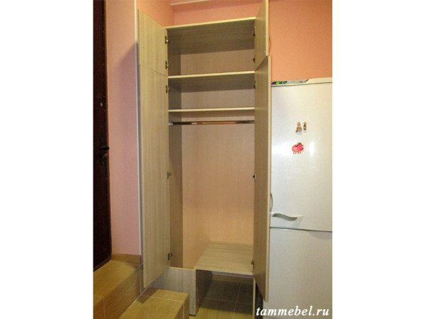 Шкаф с распашными дверями для одежды в прихожей - внутреннее наполнение